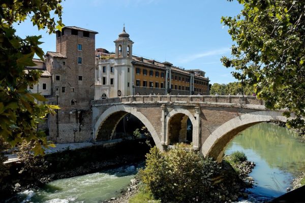 1200px-Ponte_Fabricio_Rome_Pierleoni